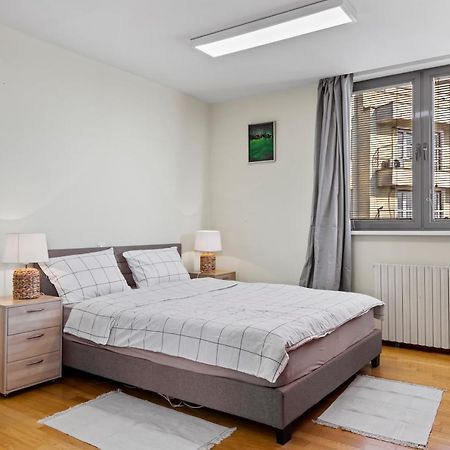 125 Sqm Family Friendly With Kids Room Букурещ Екстериор снимка