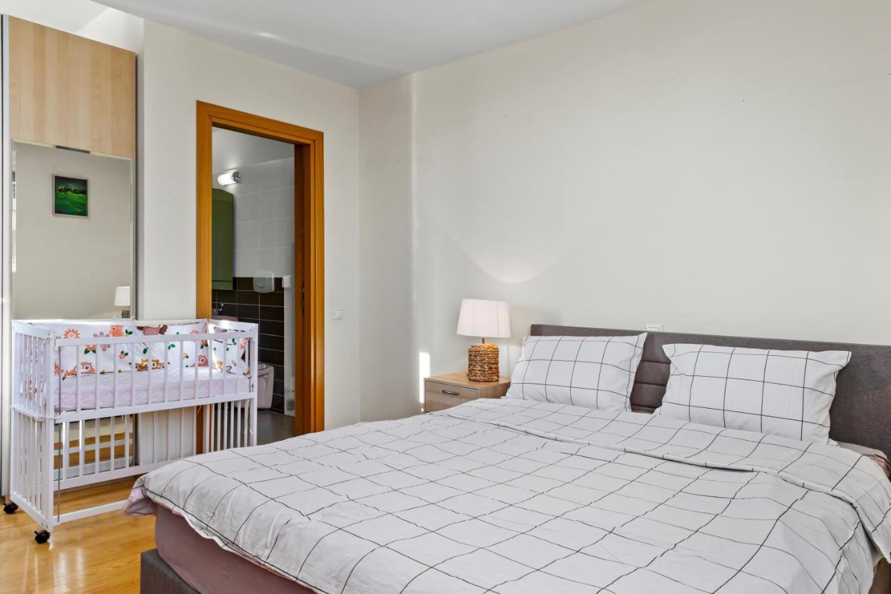 125 Sqm Family Friendly With Kids Room Букурещ Екстериор снимка