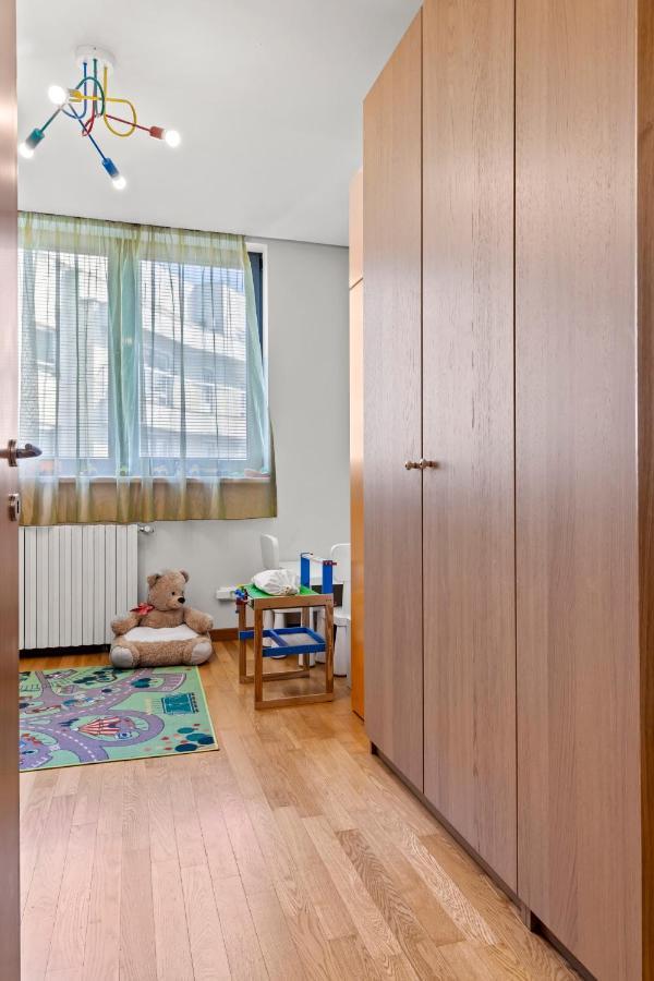 125 Sqm Family Friendly With Kids Room Букурещ Екстериор снимка