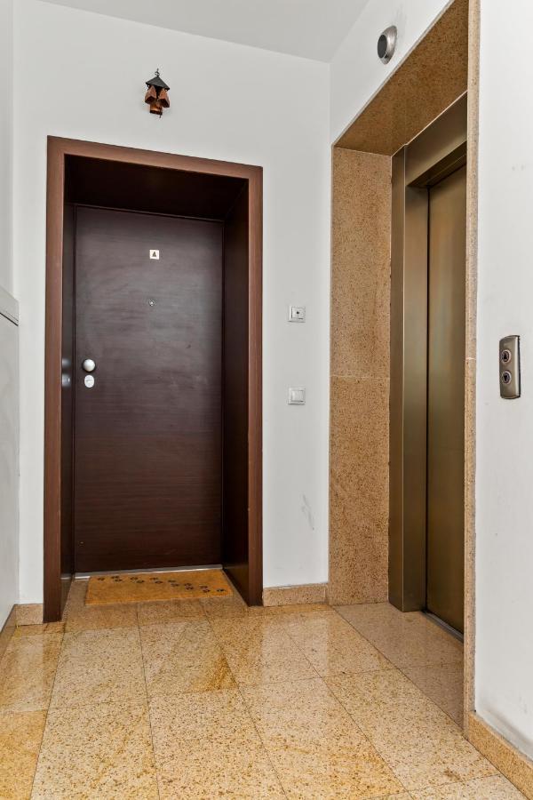125 Sqm Family Friendly With Kids Room Букурещ Екстериор снимка