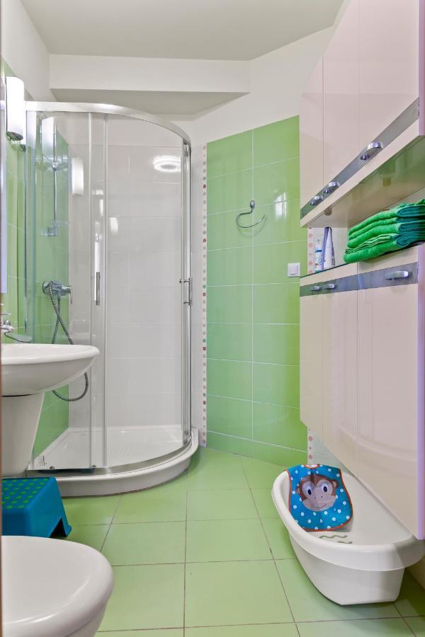 125 Sqm Family Friendly With Kids Room Букурещ Екстериор снимка