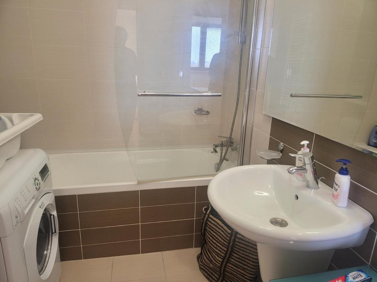 125 Sqm Family Friendly With Kids Room Букурещ Екстериор снимка